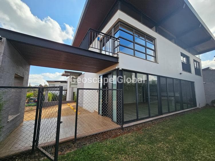 Compound 5 Bedroom House in Runda